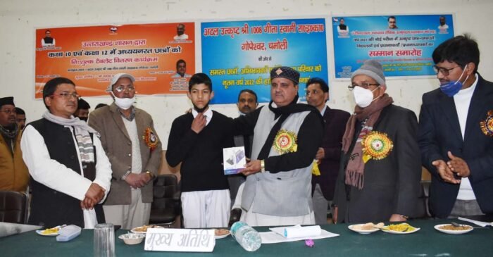 पं.दीनदयाल शैक्षिक उत्कृष्ता पुरस्कार से सम्मानित हुए कामिनी, वर्तिका व शुभम