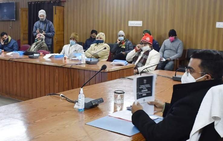 जिला निर्वाचन अधिकारी ने राजनैतिक दल के प्रतिनिधियों को आचार संहिता व कोरोना गाइड लाइन की दी जानकारी