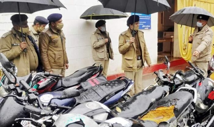 एसपी चमोली ने कोतवाली कर्णप्रयाग का किया निरीक्षण, जन संवाद में सुनी लोगों की समस्या व सुझाव
