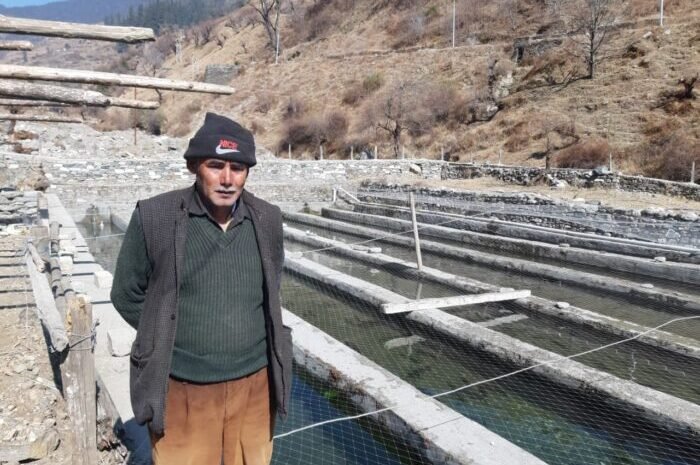 मत्स्य पालन से स्वरोजगार कर पलायन रोकने का प्रभावी मॉडल पेश कर रहे पान सिंह