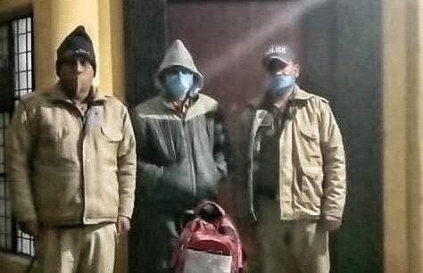 3 पेटी अवैध शराब के साथ एक व्यक्ति गिरफ्तार