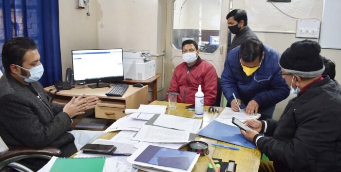 पीठासीन व मतदान अधिकारियों का किया गया प्रथम रेंडमाइजेशन