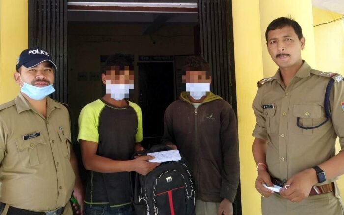 दुकान में हुई चोरी का पुलिस ने किया खुलासा