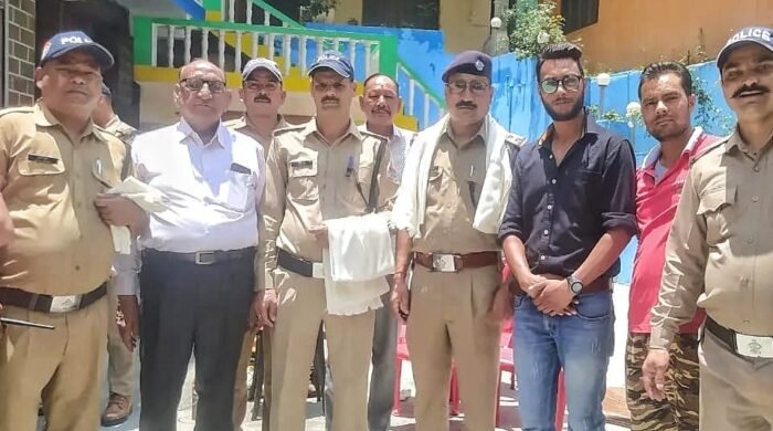 व्यापार मंडल ने पुलिस अधीकारियों और कर्मचारियों को किया सम्मानित